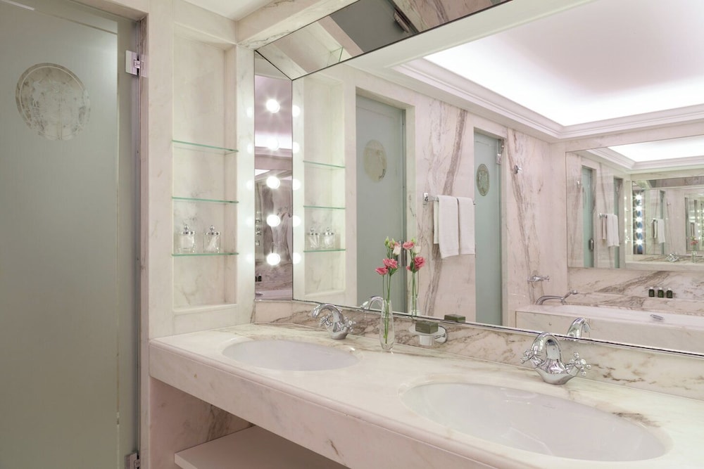 Suite Deluxe con jardín del hotel Le Bristol Paris - An Oetker Collection. Foto 5