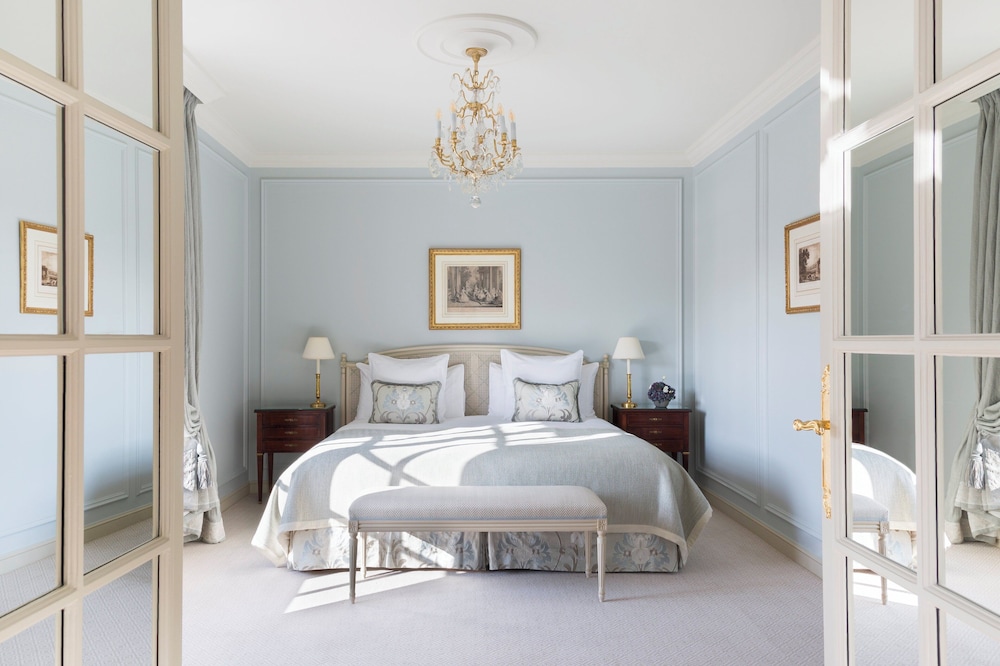 Suite Deluxe, balcón del hotel Le Bristol Paris - An Oetker Collection