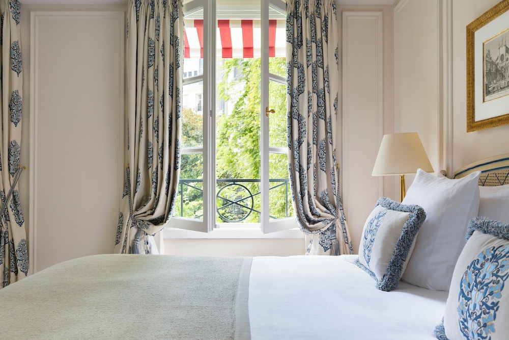 Suite junior con vista al jardín del hotel Le Bristol Paris - An Oetker Collection