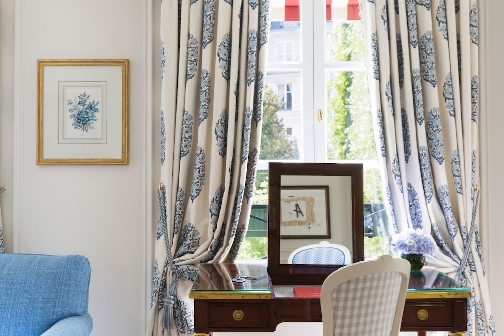 Suite junior con vista al jardín del hotel Le Bristol Paris - An Oetker Collection. Foto 5