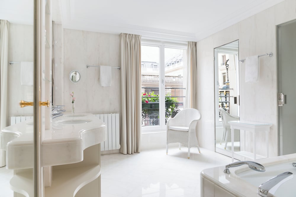Suite junior, en esquina del hotel Le Bristol Paris - An Oetker Collection. Foto 4