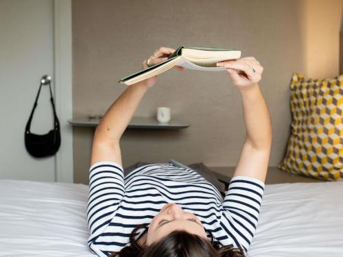 Standard Room with One Double Bed and One Double Sofa bed del hotel Ibis Styles Paris Bercy