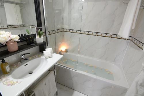 Habitación Clásica del hotel Le Patio Bastille. Foto 7
