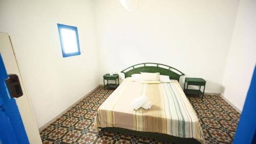 Habitación Doble con baño compartido del hotel Sol y Mar Surf Camp. Foto 1