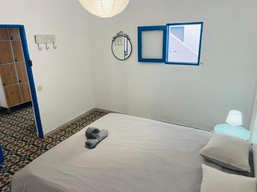 Habitación Doble con baño compartido del hotel Sol y Mar Surf Camp. Foto 1