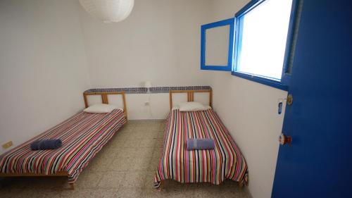 Habitación Estándar con baño compartido - 2 camas del hotel Sol y Mar Surf Camp. Foto 3