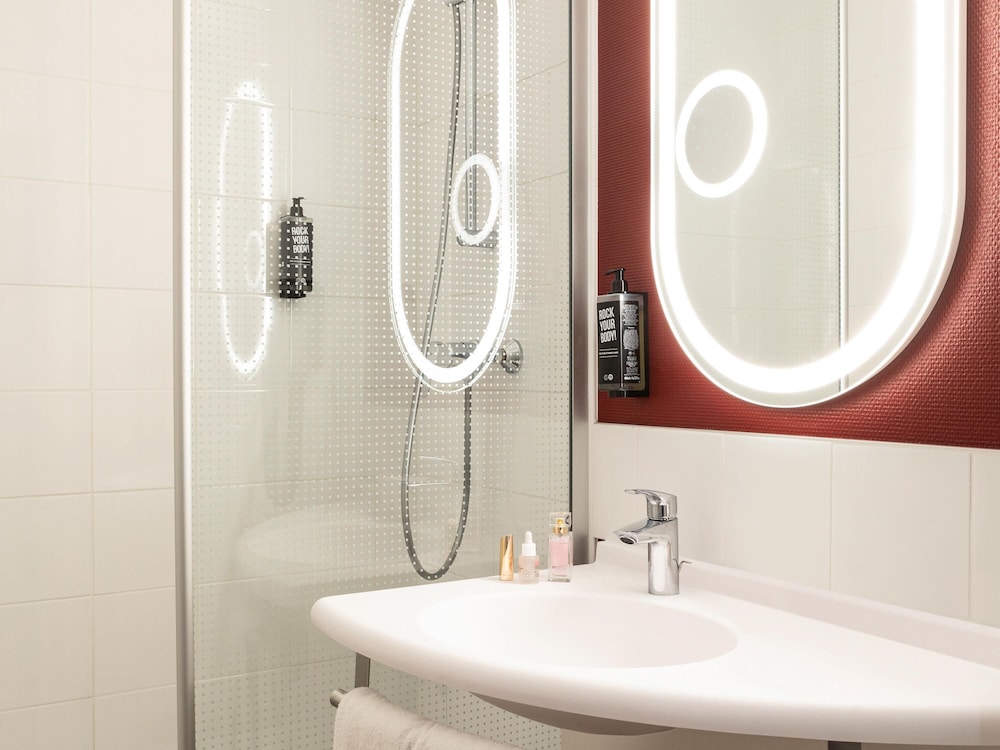 Habitación Estándar con 1 cama doble del hotel Ibis Paris Porte De Bercy. Foto 5