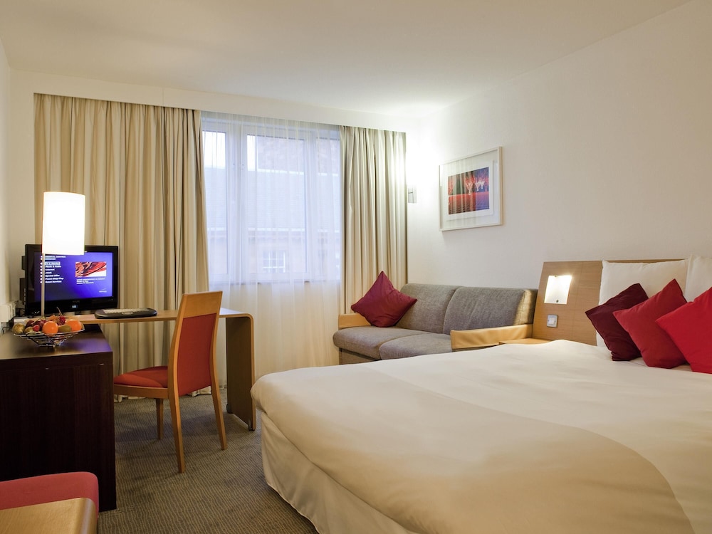 Habitación Familiar Clásica con 1 cama doble y 1 sofá - cama individual del hotel Novotel Paris Pont De Sevres