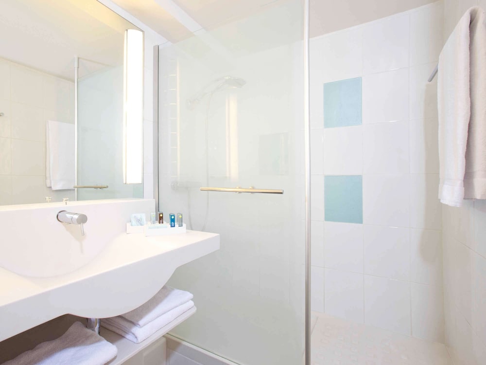 Habitación Clásica con 1 cama doble del hotel Novotel Paris Pont De Sevres. Foto 7