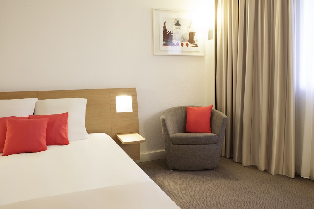 Habitación Clásica con camas individuales del hotel Novotel Paris Pont De Sevres. Foto 1