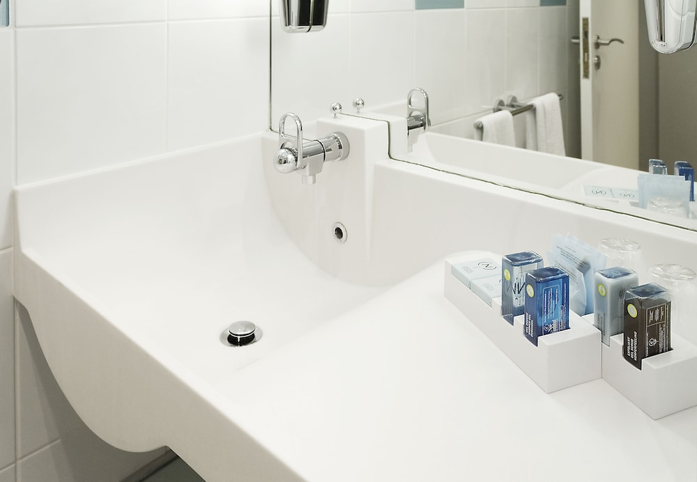 Habitación Clásica con camas individuales del hotel Novotel Paris Pont De Sevres. Foto 6