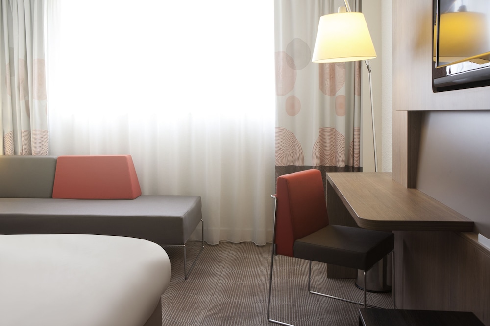 Habitación familiar ejecutiva con cama doble y sofá - cama doble del hotel Novotel Paris Pont De Sevres. Foto 2
