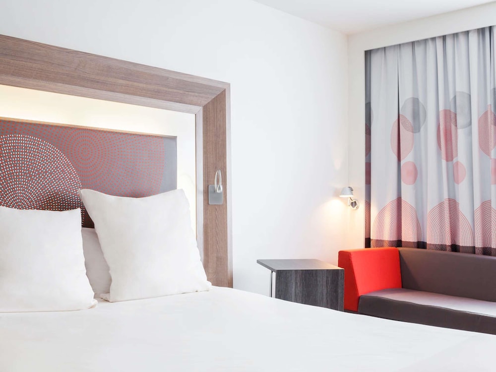Habitación familiar ejecutiva con cama doble y sofá - cama doble del hotel Novotel Paris Pont De Sevres. Foto 3