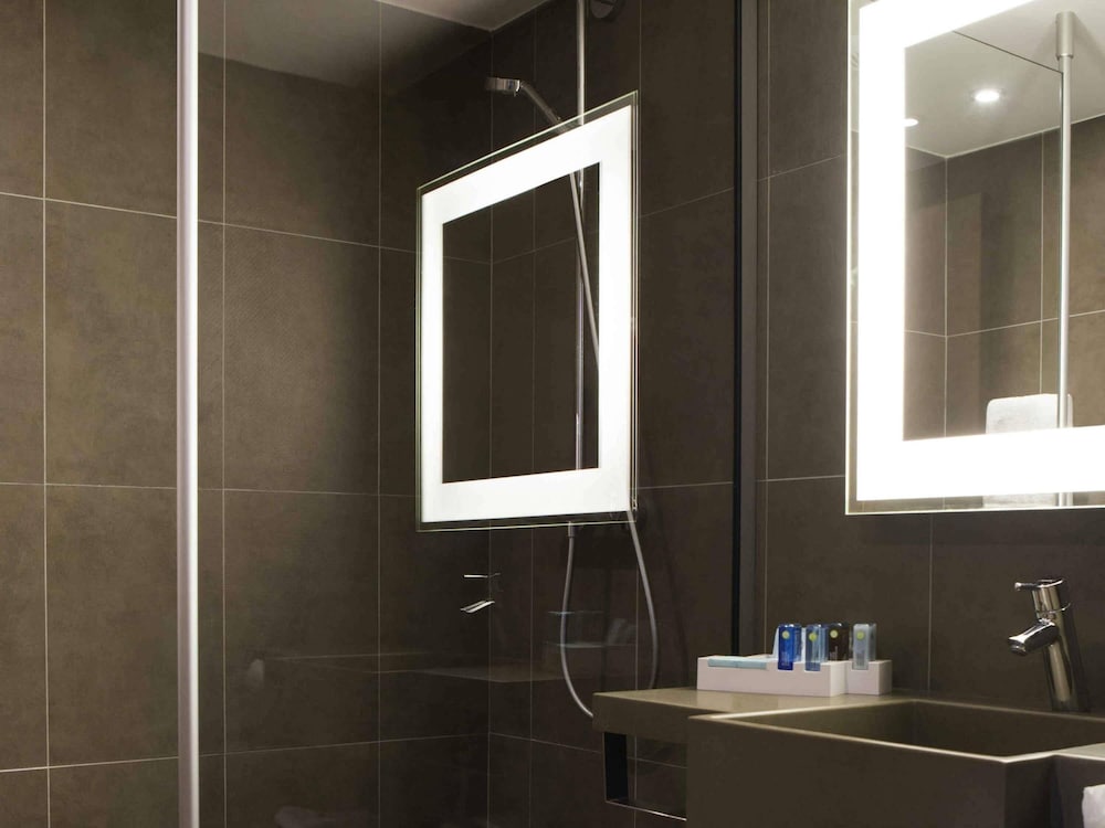 Habitación familiar ejecutiva con cama doble y sofá - cama doble del hotel Novotel Paris Pont De Sevres. Foto 4