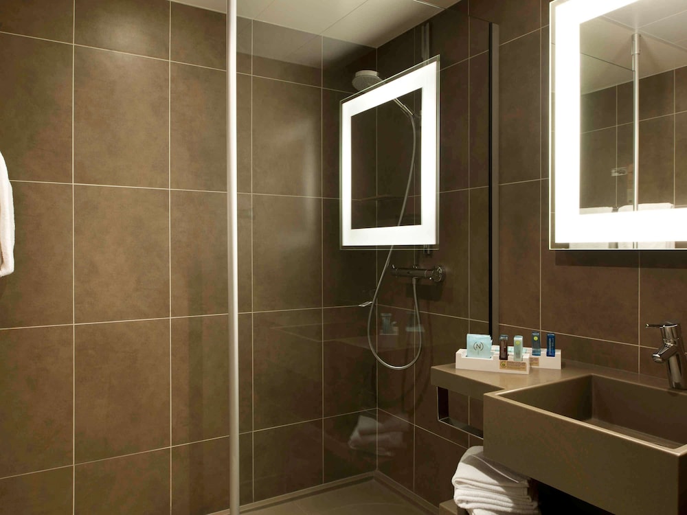 Habitación familiar ejecutiva con cama doble y sofá - cama doble del hotel Novotel Paris Pont De Sevres. Foto 9