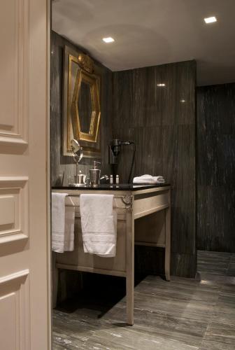 Habitación Doble Clásica del hotel Chateaubriand. Foto 6