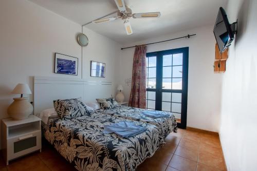 Habitación Doble con balcón - 2 camas del hotel Surf Riders Fuerteventura - Adults Only. Foto 8