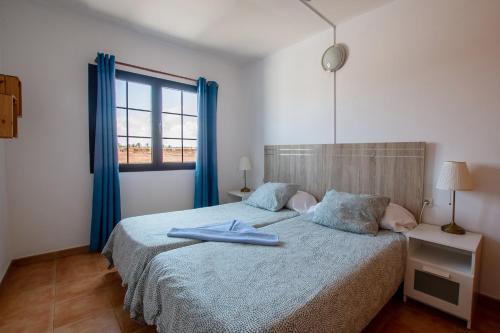 Twin Room with Balcony del hotel Surf Riders Fuerteventura - Adults Only. Foto 2