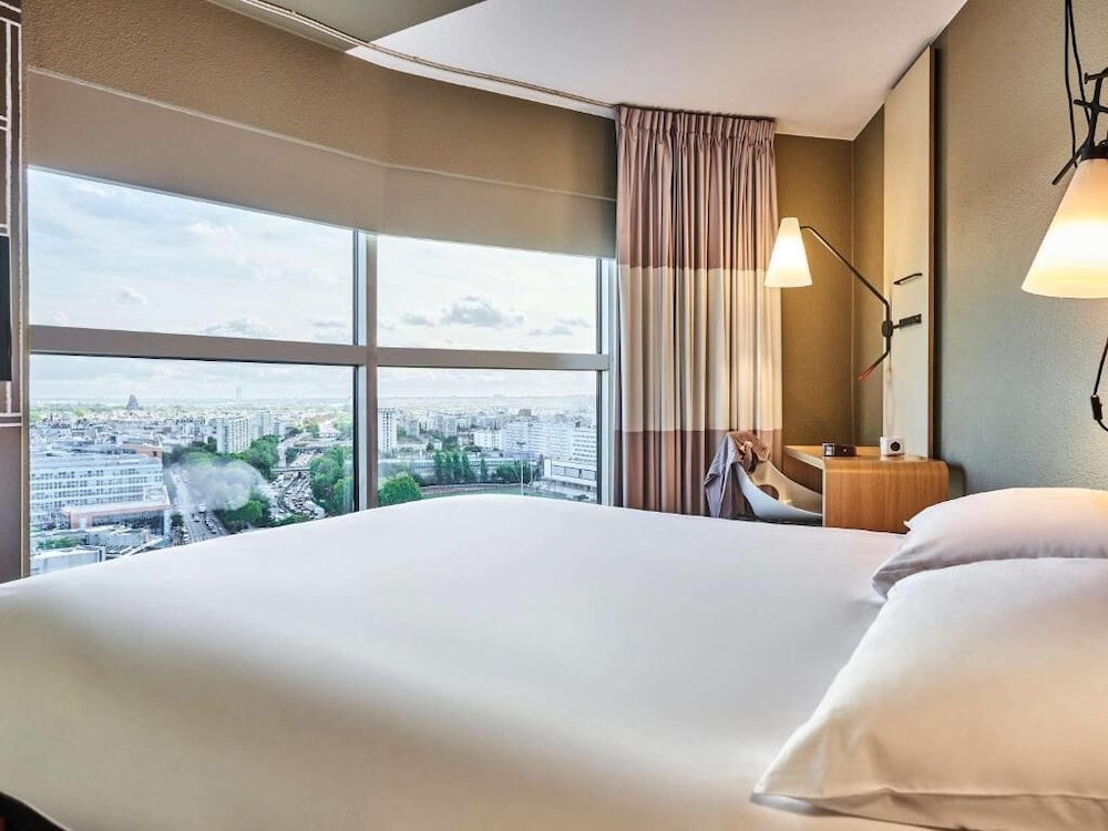 Habitación estándar con 1 cama de matrimonio (vista a la ciudad) del hotel Ibis Paris Porte de Montreuil. Foto 1