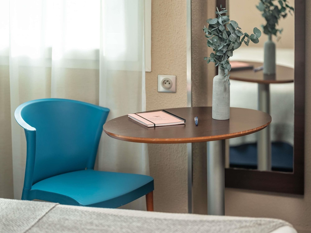 Habitación estándar con dos camas individuales del hotel Ibis Styles Paris Val De Fontenay. Foto 4