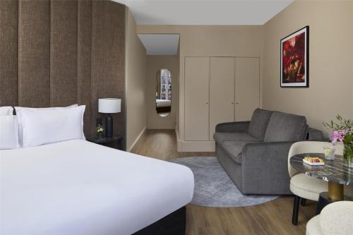 Suite Junior del hotel NH Paris Opéra Faubourg. Foto 2