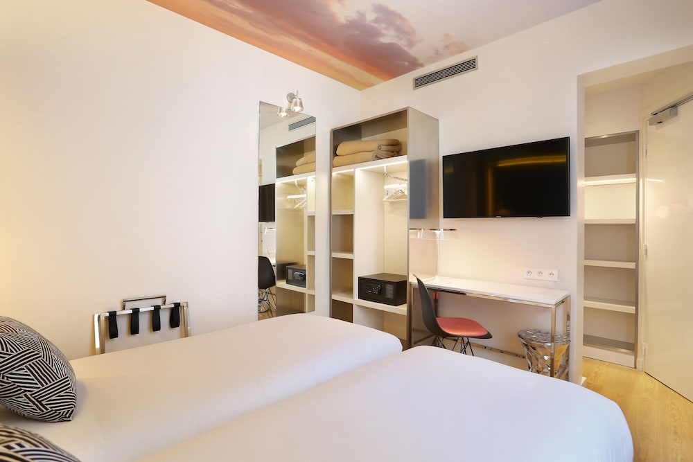 Habitación Club con 2 camas individuales del hotel Nouvel Eiffel. Foto 1