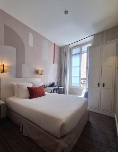 Habitación Individual con ducha del hotel Le Senat. Foto 1