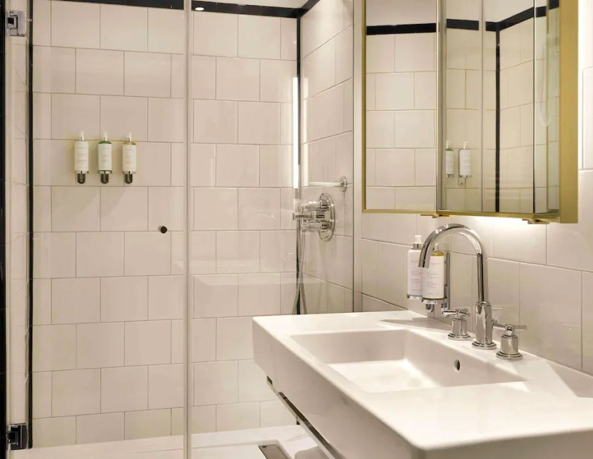 Habitación Deluxe, 1 cama doble o 2 individuales del hotel L'echiquier Opéra Paris Mgallery Collection. Foto 2