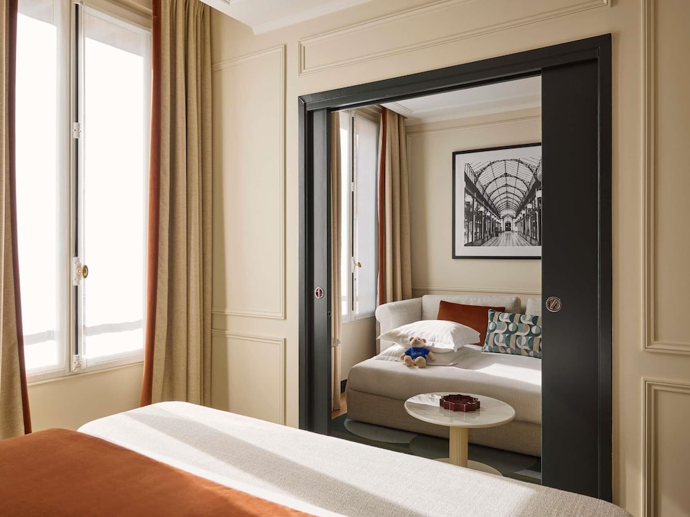 Suite Deluxe, 1 cama de matrimonio grande, 2 baños del hotel L'echiquier Opéra Paris Mgallery Collection. Foto 5