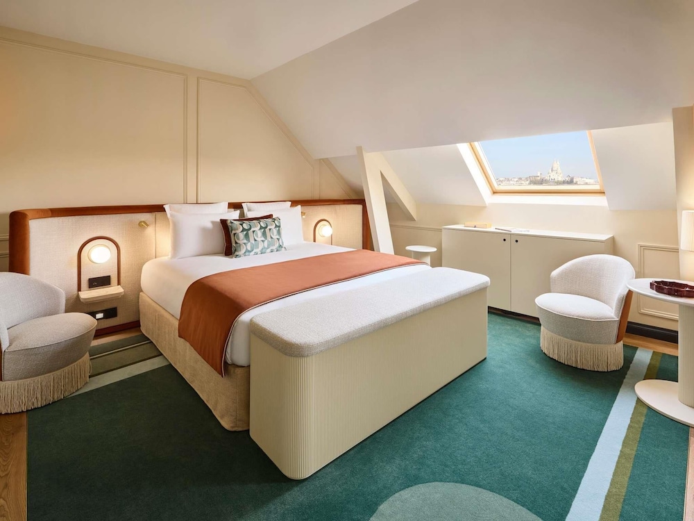 Habitación Deluxe, 1 cama de matrimonio grande, vistas a la ciudad del hotel L'echiquier Opéra Paris Mgallery Collection. Foto 4