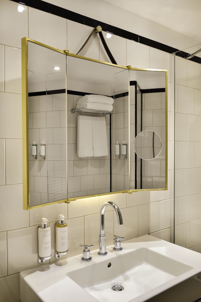 Habitación superior, 2 camas individuales del hotel L'echiquier Opéra Paris Mgallery Collection. Foto 8