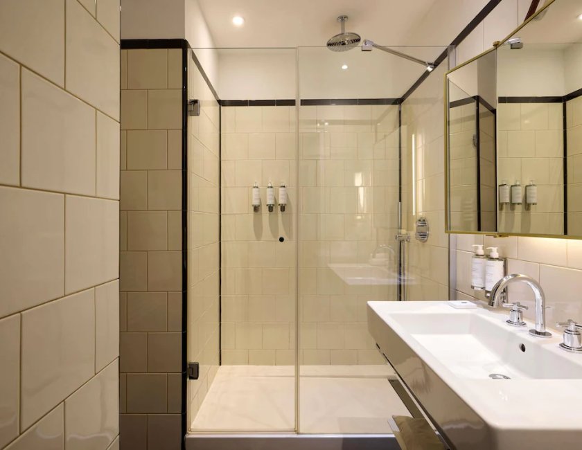 Habitación superior, 1 cama de matrimonio del hotel L'echiquier Opéra Paris Mgallery Collection. Foto 5