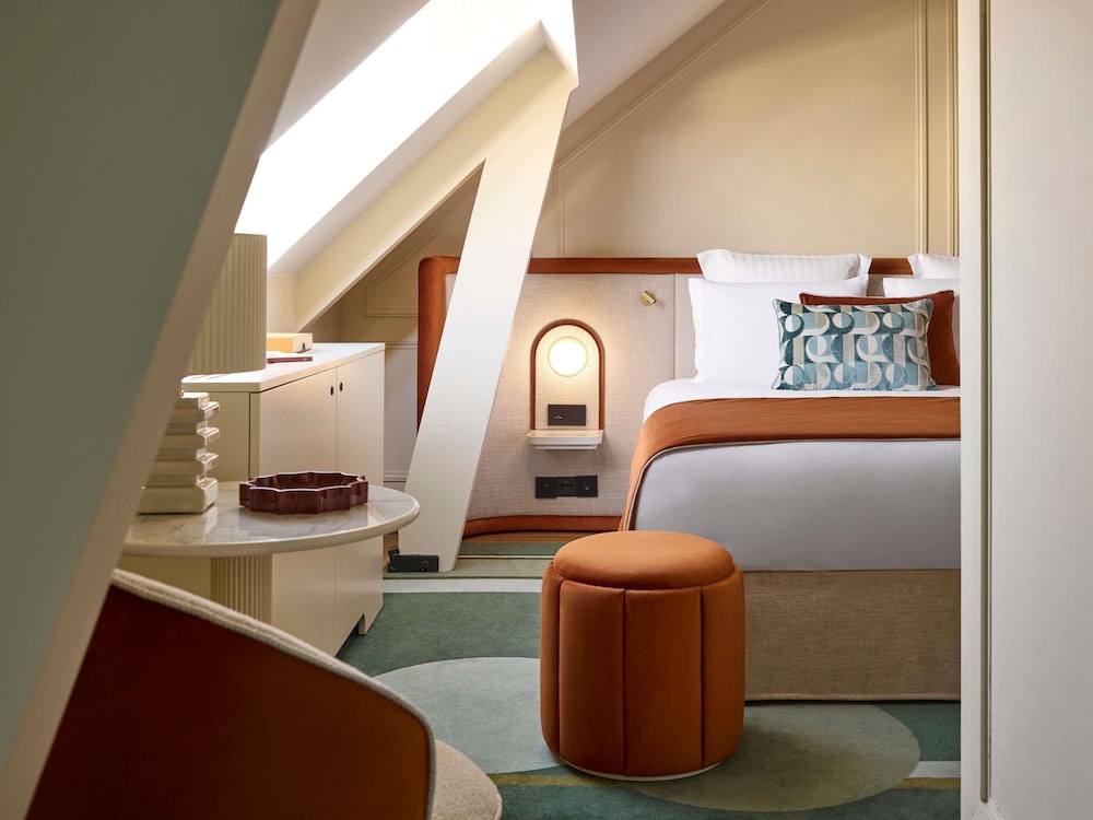 Habitación Deluxe, 1 cama de matrimonio grande, vistas a la ciudad del hotel L'echiquier Opéra Paris Mgallery Collection. Foto 5