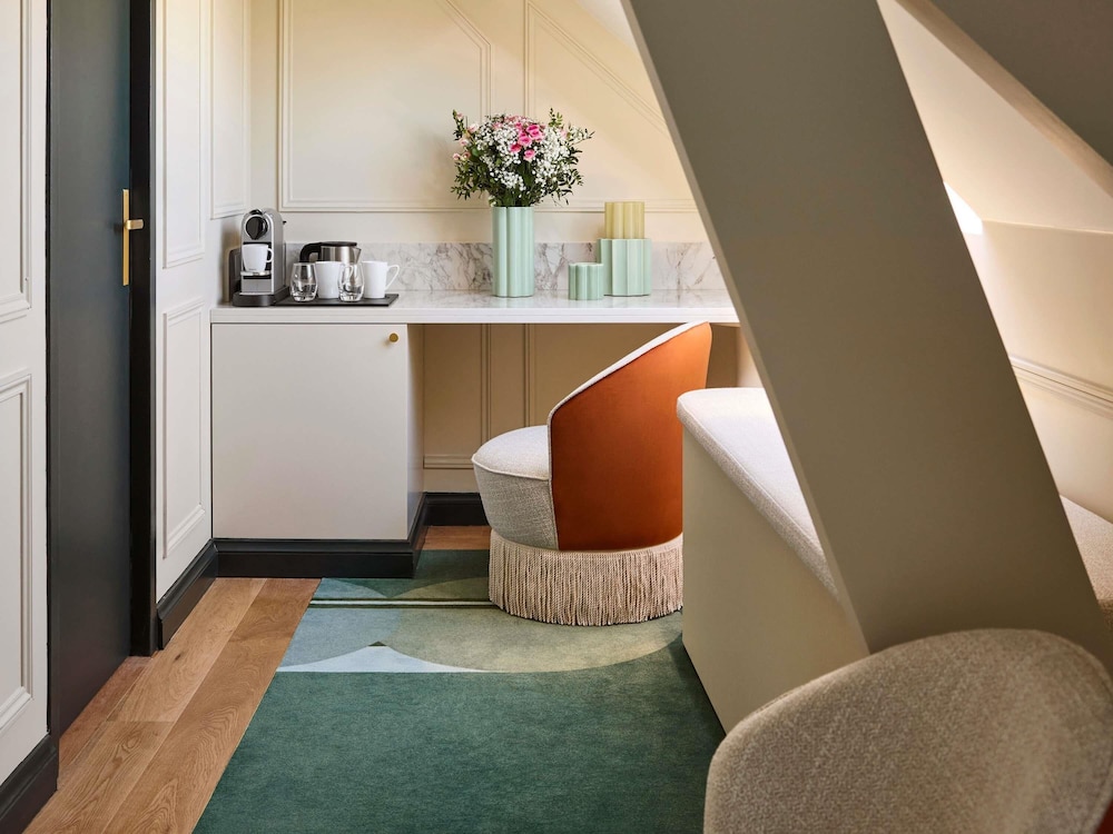 Habitación Deluxe, 1 cama de matrimonio grande, vistas a la ciudad del hotel L'echiquier Opéra Paris Mgallery Collection. Foto 9