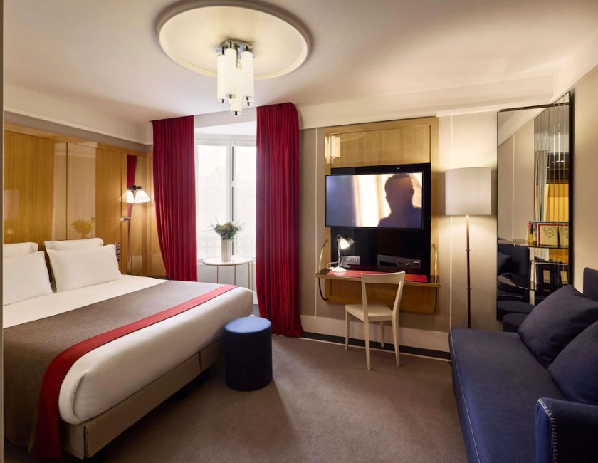 Suite junior, varias camas (Lounge) del hotel L'echiquier Opéra Paris Mgallery Collection. Foto 3