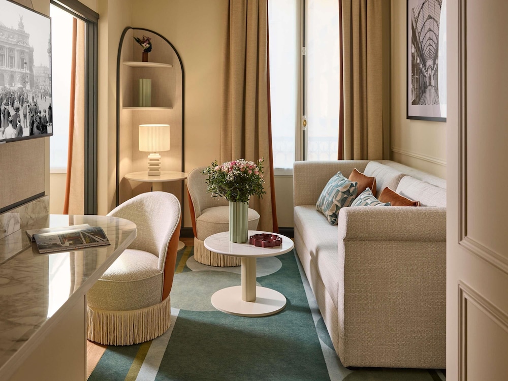 Suite Deluxe, 1 cama de matrimonio grande, 2 baños del hotel L'echiquier Opéra Paris Mgallery Collection. Foto 6
