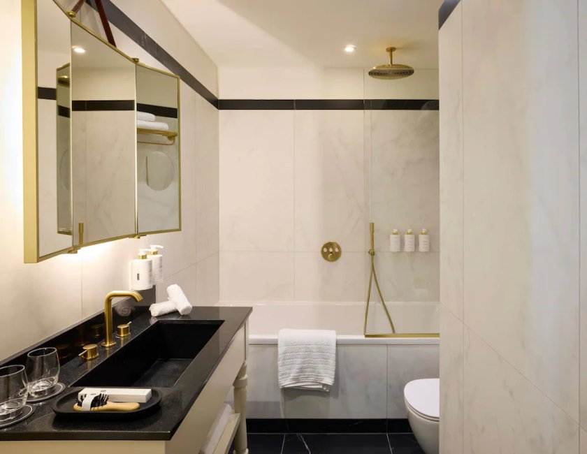 Suite Deluxe, 1 cama de matrimonio grande, 2 baños del hotel L'echiquier Opéra Paris Mgallery Collection. Foto 6