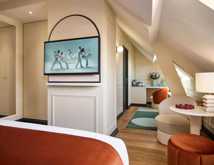 Habitación Deluxe, 1 cama de matrimonio grande, vistas a la ciudad del hotel L'echiquier Opéra Paris Mgallery Collection. Foto 3
