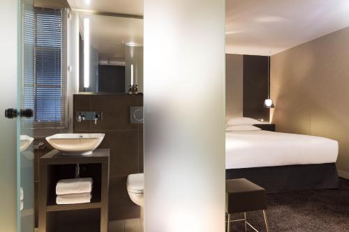 Habitación Executive con cama grande del hotel BEST WESTERN QUARTIER LATIN PANTHEON. Foto 1