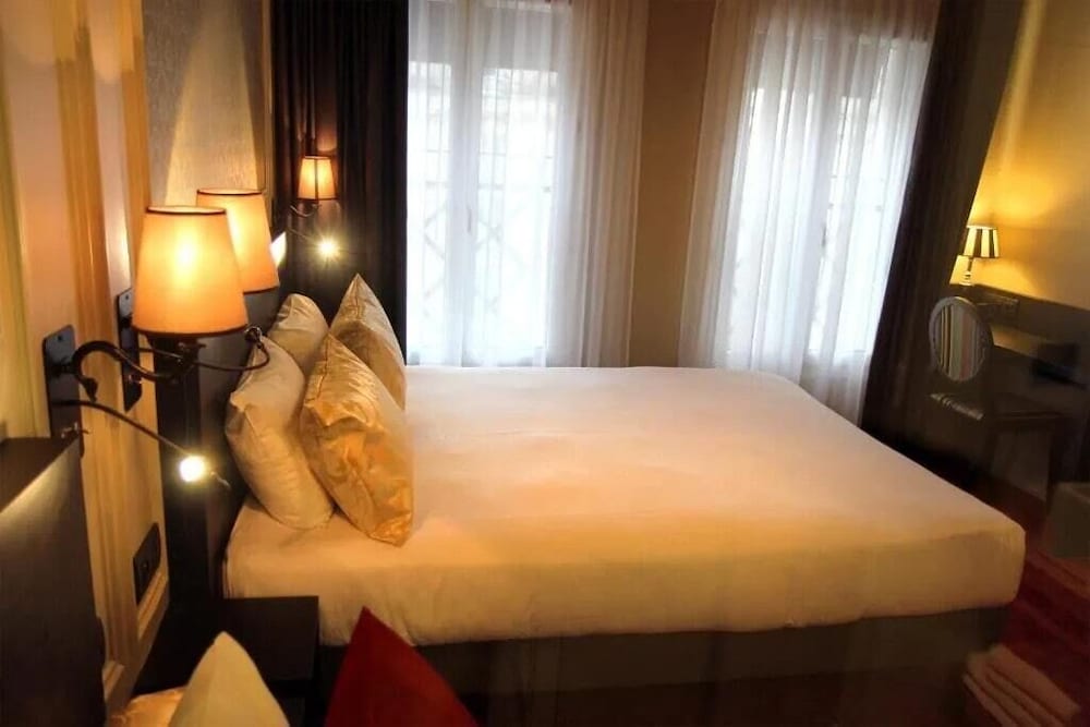 Habitación doble superior del hotel Le Montmartre Saint Pierre. Foto 3