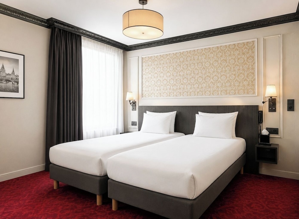 Habitación superior con 2 camas individuales del hotel Le Montmartre Saint Pierre. Foto 1