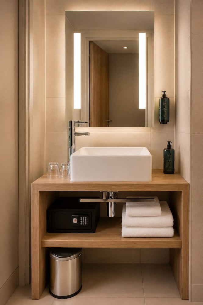 Habitación superior con 2 camas individuales del hotel Le Montmartre Saint Pierre. Foto 5