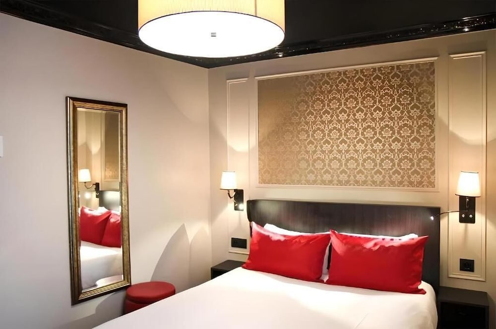 Habitación con 2 camas individuales, accesible en silla de ruedas del hotel Le Montmartre Saint Pierre. Foto 1