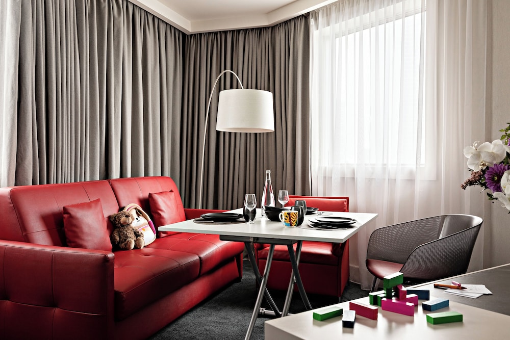 Suite superior, 1 cama de matrimonio grande del hotel Pullman Paris La Défense. Foto 5