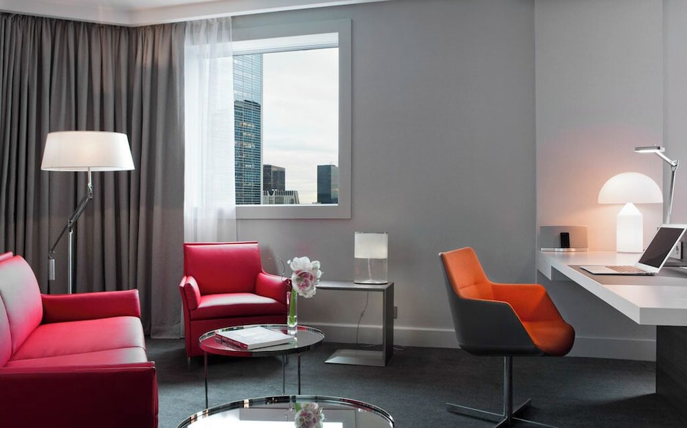 Suite superior, 1 cama de matrimonio grande del hotel Pullman Paris La Défense. Foto 6