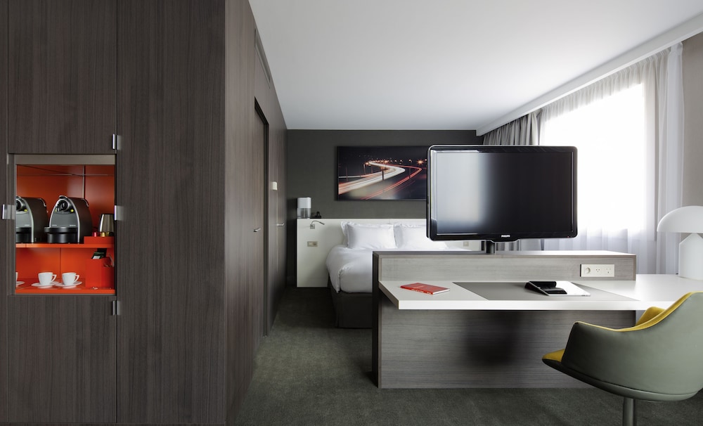 Suite familiar, 1 cama de matrimonio grande con sofá cama (180 degrees view) del hotel Pullman Paris La Défense. Foto 1