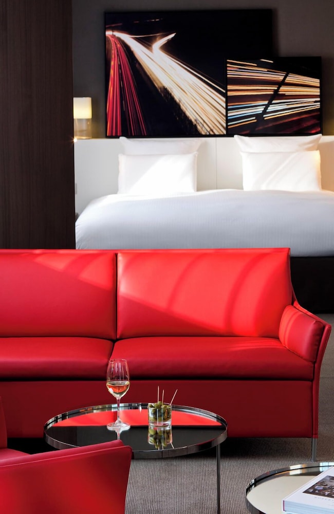 Suite presidencial, varias camas del hotel Pullman Paris La Défense. Foto 3