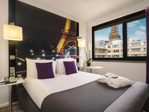 Habitación Doble Privilege con vistas a la Torre Eiffel - Planta alta del hotel Mercure Paris Centre Tour Eiffel. Foto 3