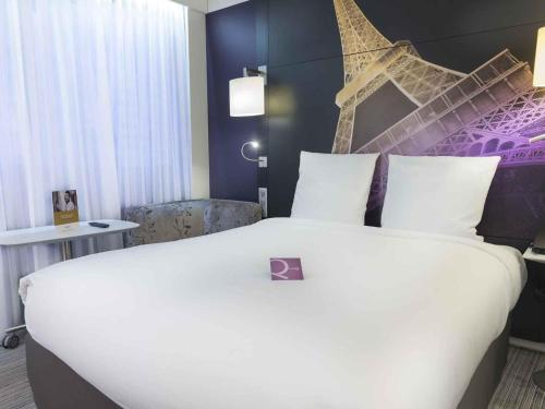 Habitación Clásica - 1 cama doble del hotel Mercure Paris Centre Tour Eiffel. Foto 2