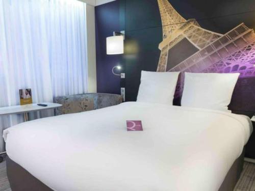 Habitación Clásica - 1 cama doble del hotel Mercure Paris Centre Tour Eiffel. Foto 6